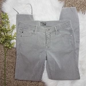MOTHER Jean's Looker Ankle Fray Jean's • 27